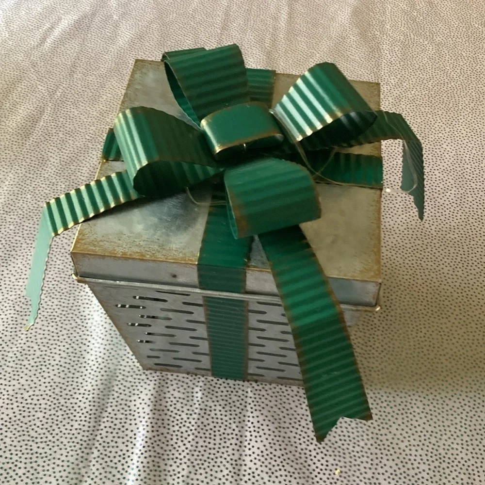 Ashland Christmas holiday spice tabletop decor iron new silver green